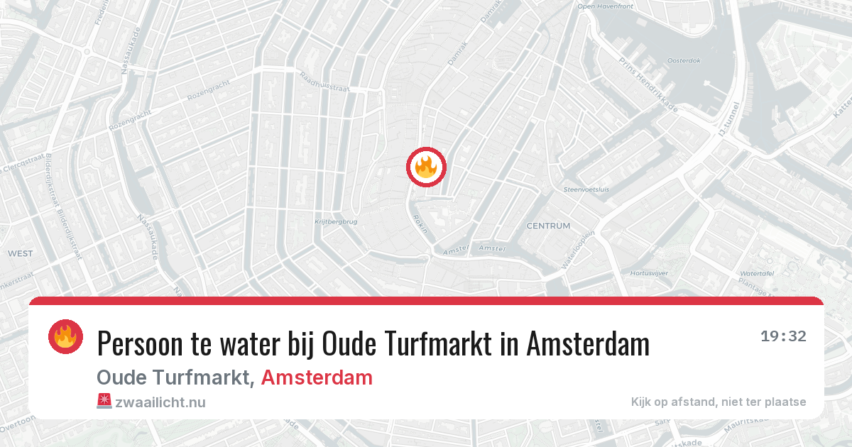 Persoon te water bij Oude Turfmarkt in Amsterdam — 23 apr 2026