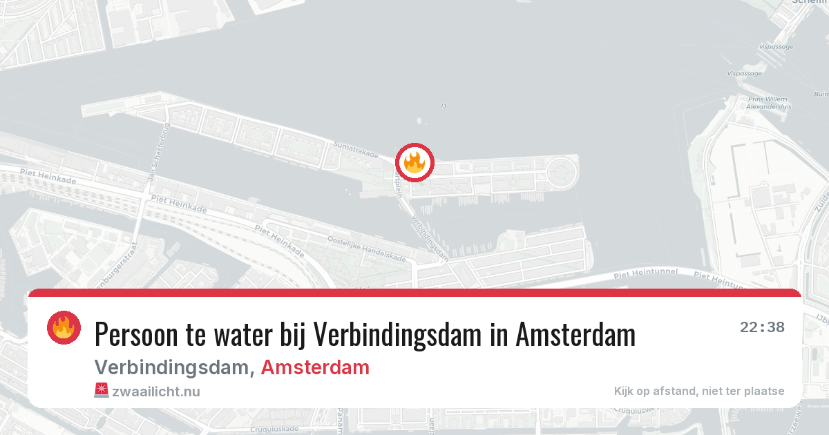 Persoon te water bij Verbindingsdam in Amsterdam — 22 apr 2026