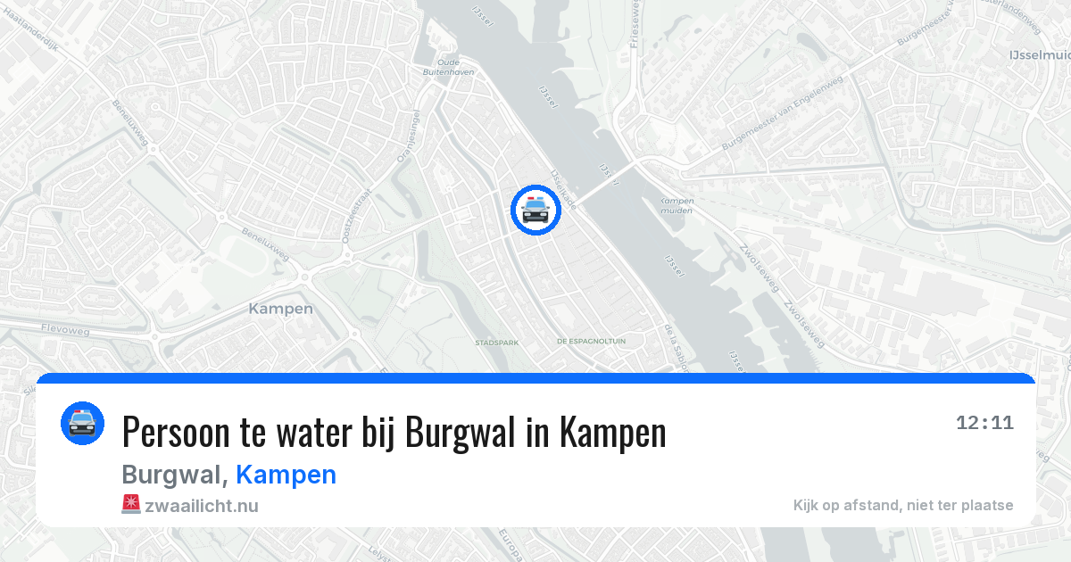 Persoon te water bij Burgwal in Kampen — 23 mei 2026