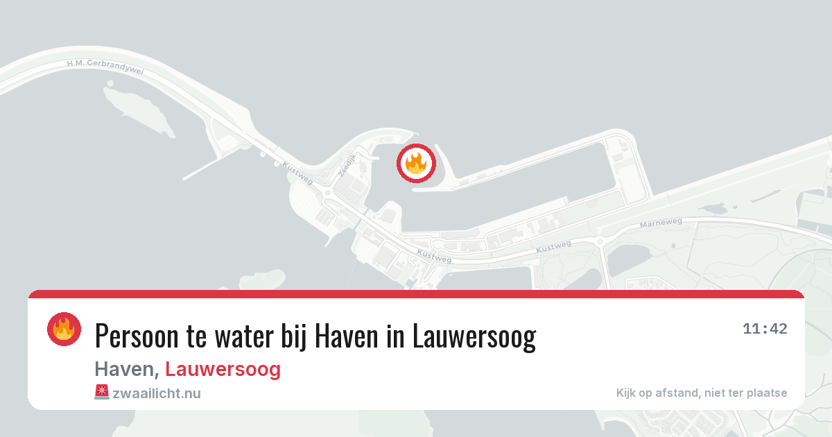 Persoon te water bij Haven in Lauwersoog — 12 mei 2026